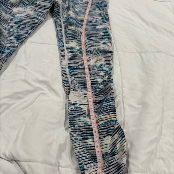 lululemon Real Quick Tight Blurry Belle Multi/ Hero
Blue. Size 6 - Picture 7 of 11